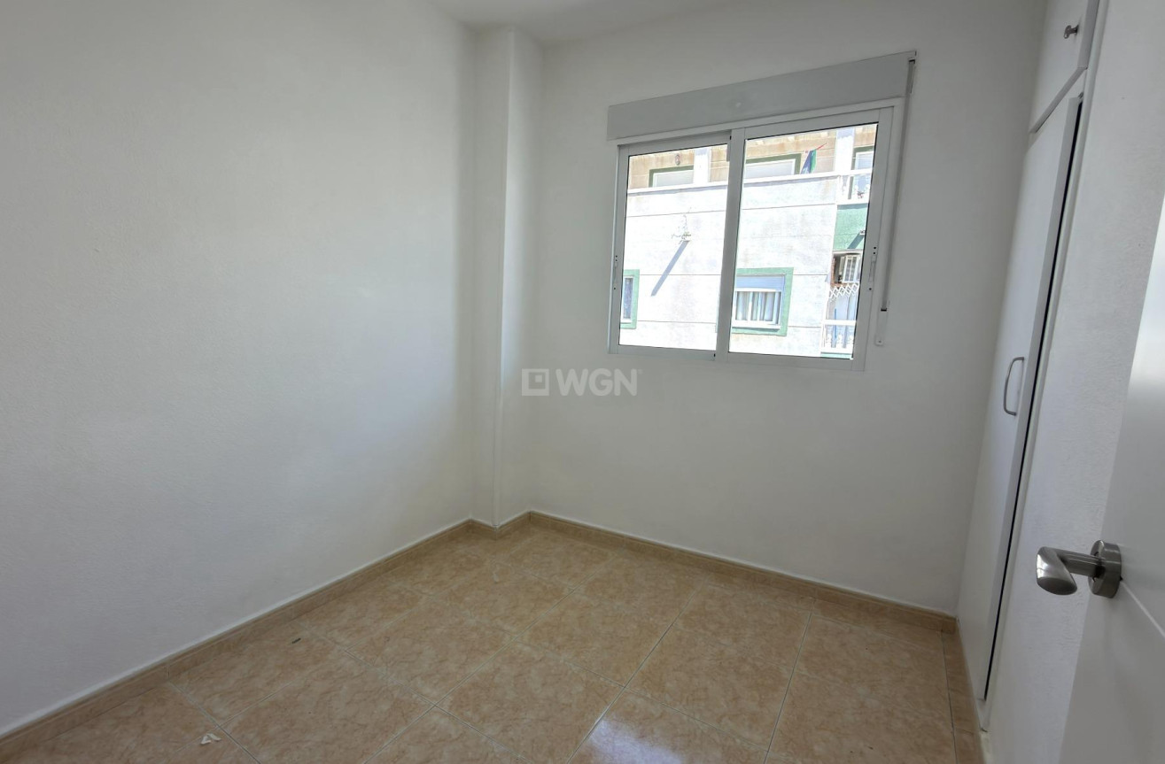 Odsprzedaż - Mieszkanie w bloku - Torrevieja - Centro