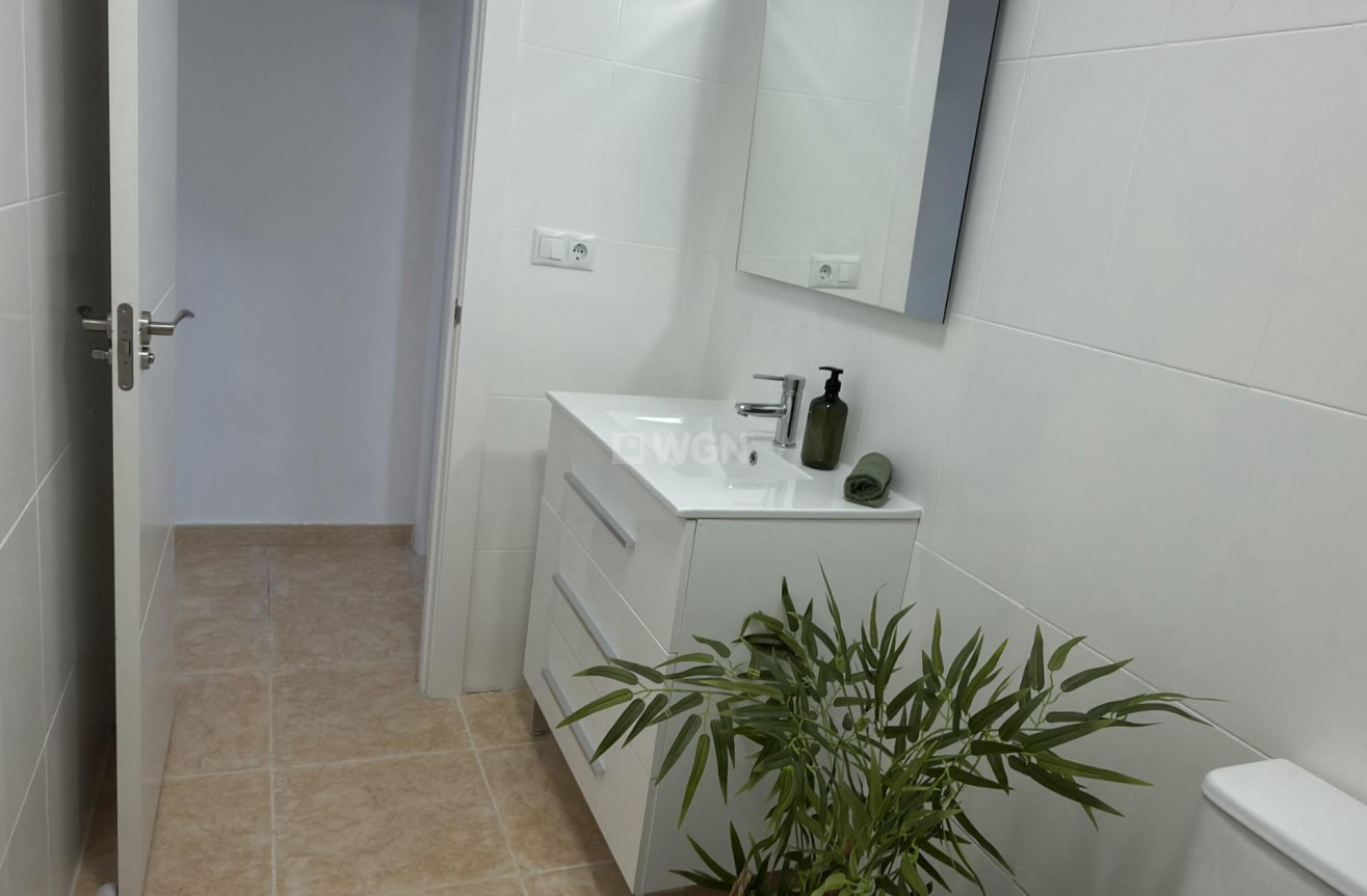 Odsprzedaż - Mieszkanie w bloku - Torrevieja - Centro