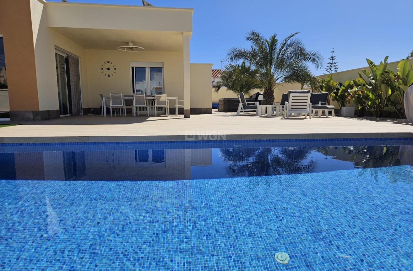 Odsprzedaż - Villa - Torrevieja - La Siesta - El Salado - Torreta