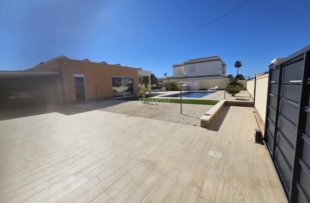 Odsprzedaż - Villa - Torrevieja - La Siesta - El Salado - Torreta