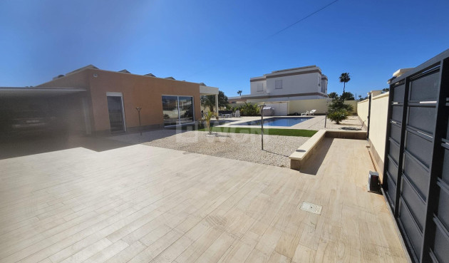 Odsprzedaż - Villa - Torrevieja - La Siesta - El Salado - Torreta