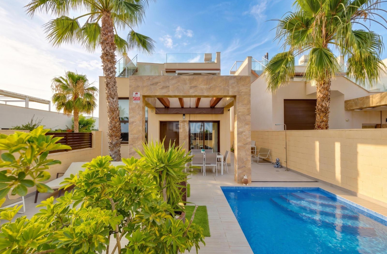 Resale - Villa - Ciudad Quesada - Pueblo Bravo
