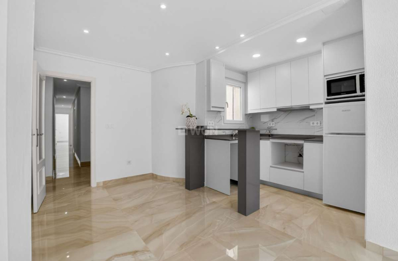 Odsprzedaż - Mieszkanie w bloku - Torrevieja - Costa Blanca