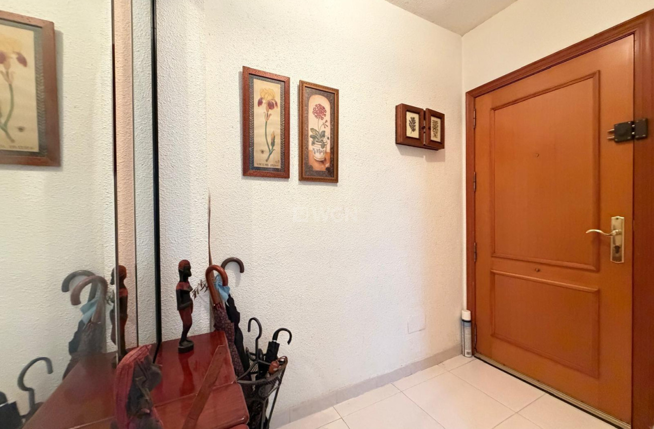 Odsprzedaż - Mieszkanie w bloku - Torrevieja - Playa del Cura