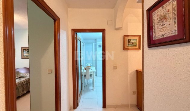 Odsprzedaż - Mieszkanie w bloku - Torrevieja - Playa del Cura