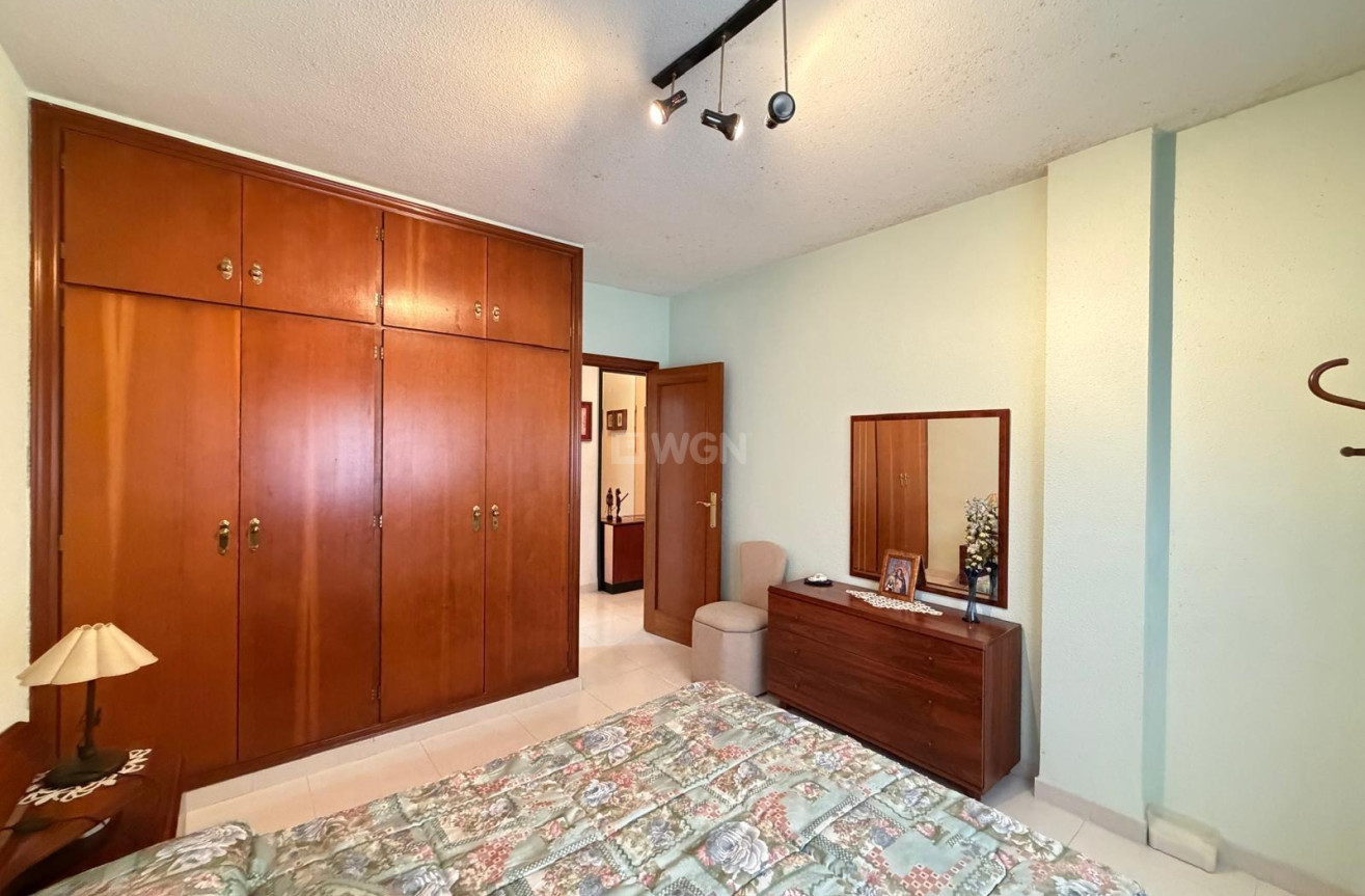 Odsprzedaż - Mieszkanie w bloku - Torrevieja - Playa del Cura