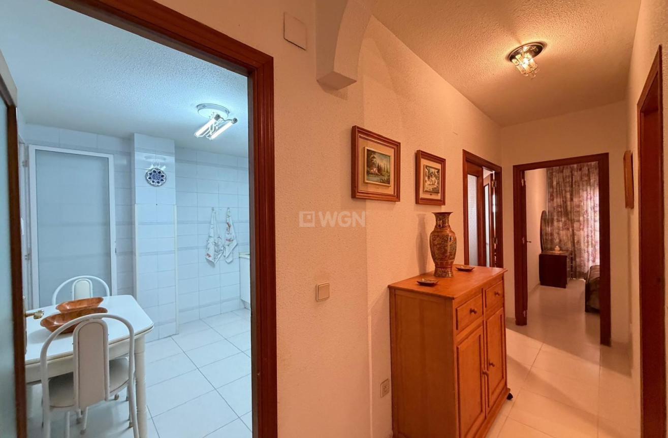 Odsprzedaż - Mieszkanie w bloku - Torrevieja - Playa del Cura
