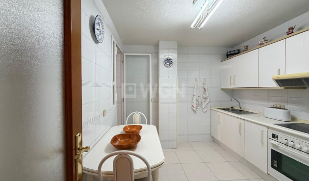 Odsprzedaż - Mieszkanie w bloku - Torrevieja - Playa del Cura