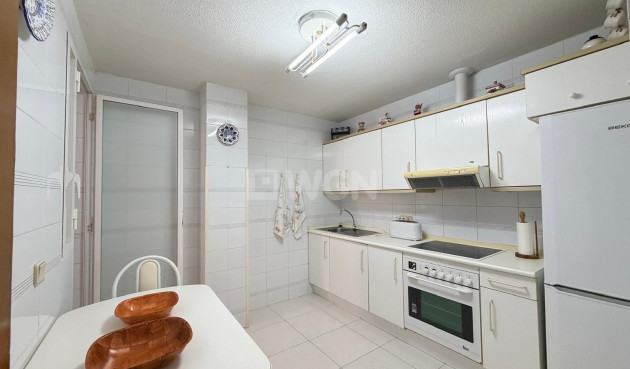 Odsprzedaż - Mieszkanie w bloku - Torrevieja - Playa del Cura