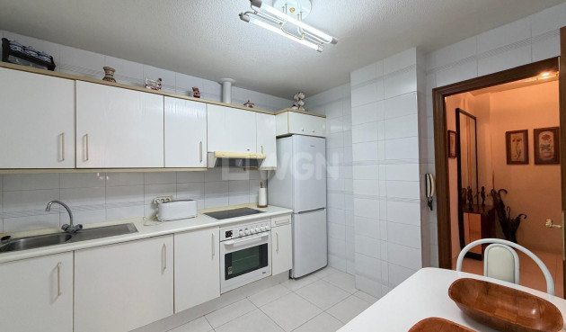 Odsprzedaż - Mieszkanie w bloku - Torrevieja - Playa del Cura