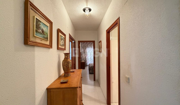 Odsprzedaż - Mieszkanie w bloku - Torrevieja - Playa del Cura
