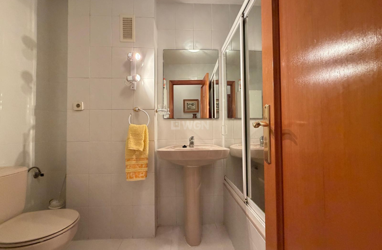 Odsprzedaż - Mieszkanie w bloku - Torrevieja - Playa del Cura