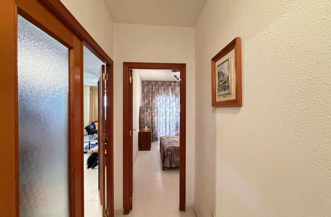 Odsprzedaż - Mieszkanie w bloku - Torrevieja - Playa del Cura