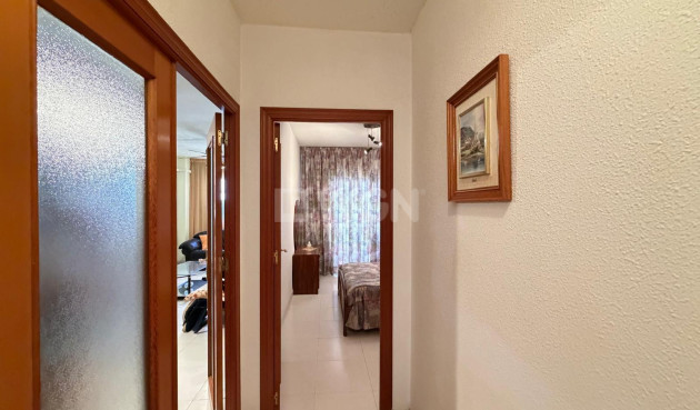 Odsprzedaż - Mieszkanie w bloku - Torrevieja - Playa del Cura