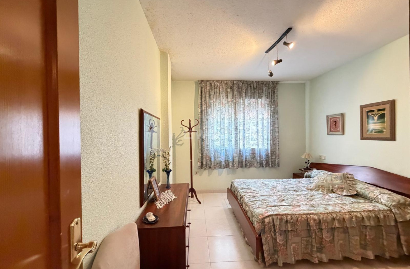 Odsprzedaż - Mieszkanie w bloku - Torrevieja - Playa del Cura