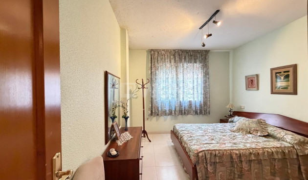 Odsprzedaż - Mieszkanie w bloku - Torrevieja - Playa del Cura