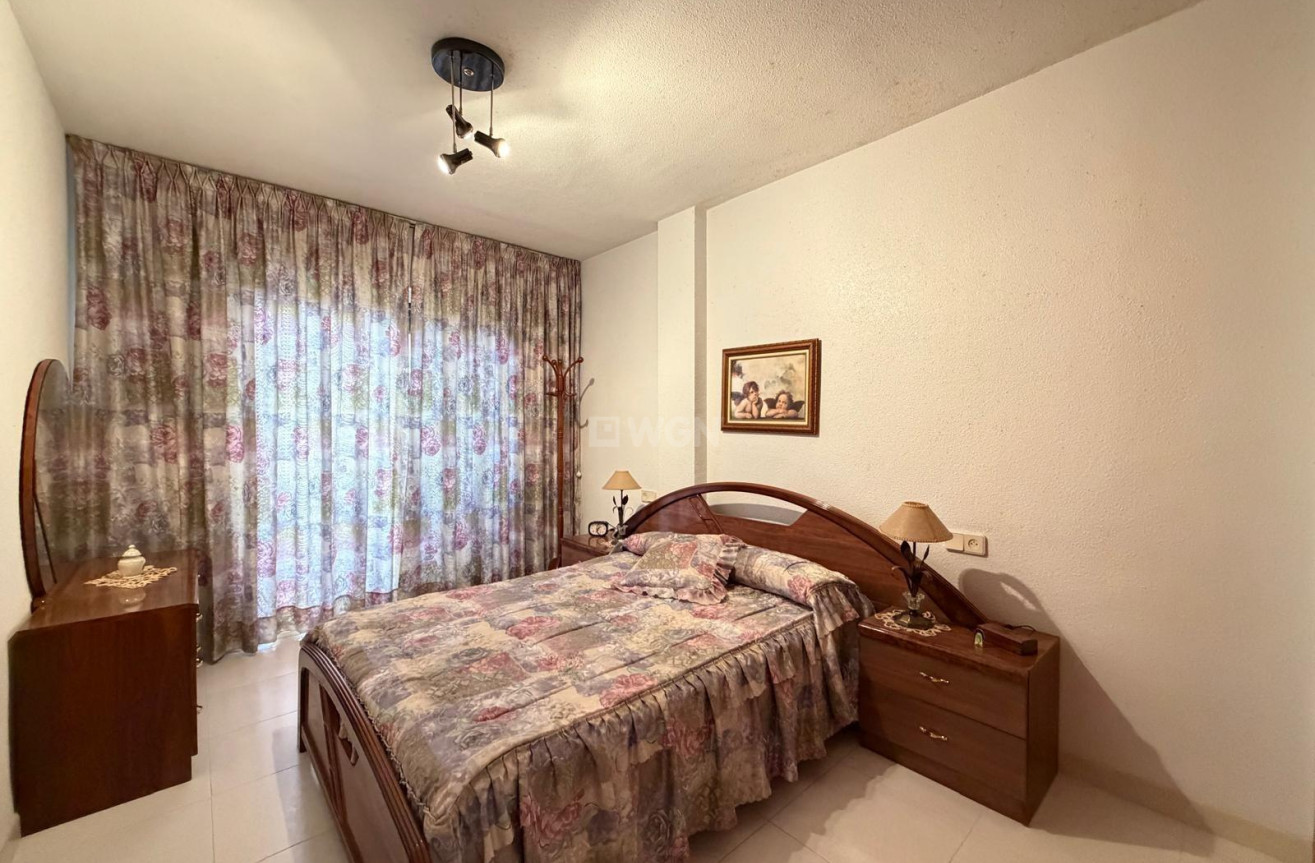 Odsprzedaż - Mieszkanie w bloku - Torrevieja - Playa del Cura