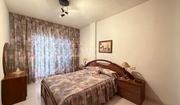 Odsprzedaż - Mieszkanie w bloku - Torrevieja - Playa del Cura