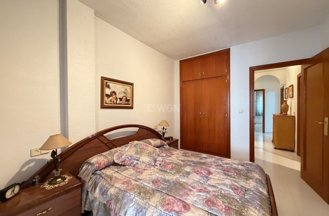 Odsprzedaż - Mieszkanie w bloku - Torrevieja - Playa del Cura