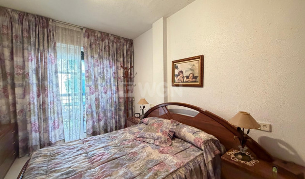 Odsprzedaż - Mieszkanie w bloku - Torrevieja - Playa del Cura