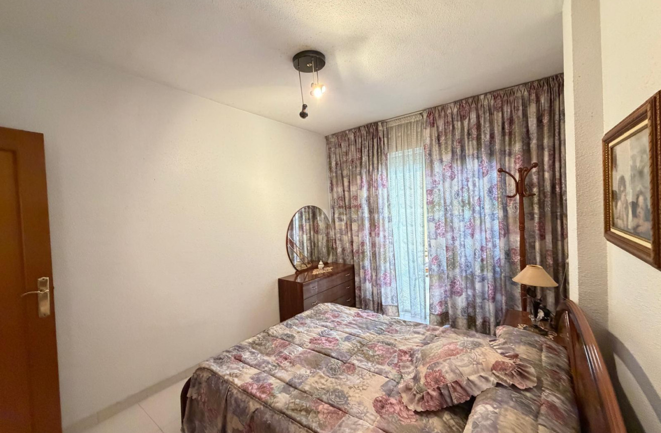 Odsprzedaż - Mieszkanie w bloku - Torrevieja - Playa del Cura