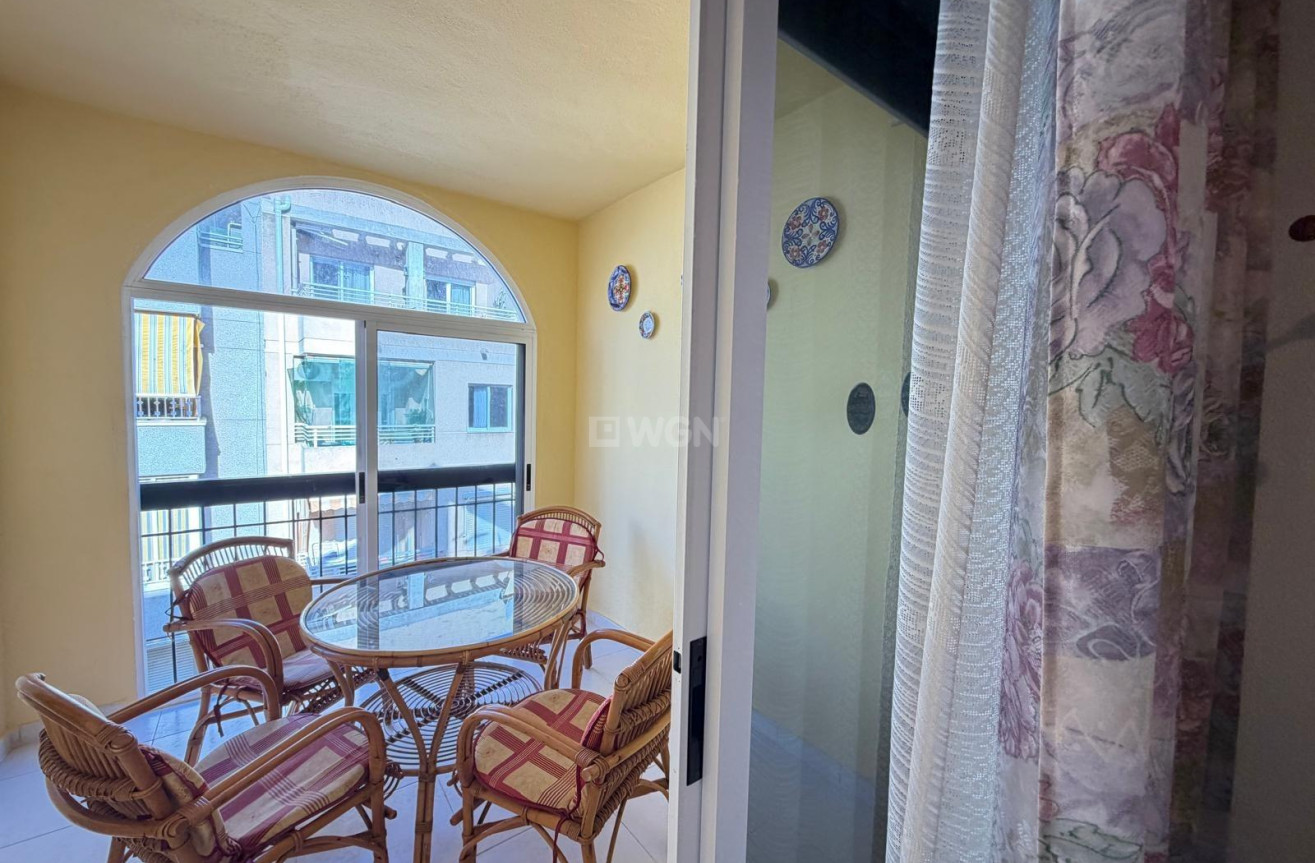 Odsprzedaż - Mieszkanie w bloku - Torrevieja - Playa del Cura