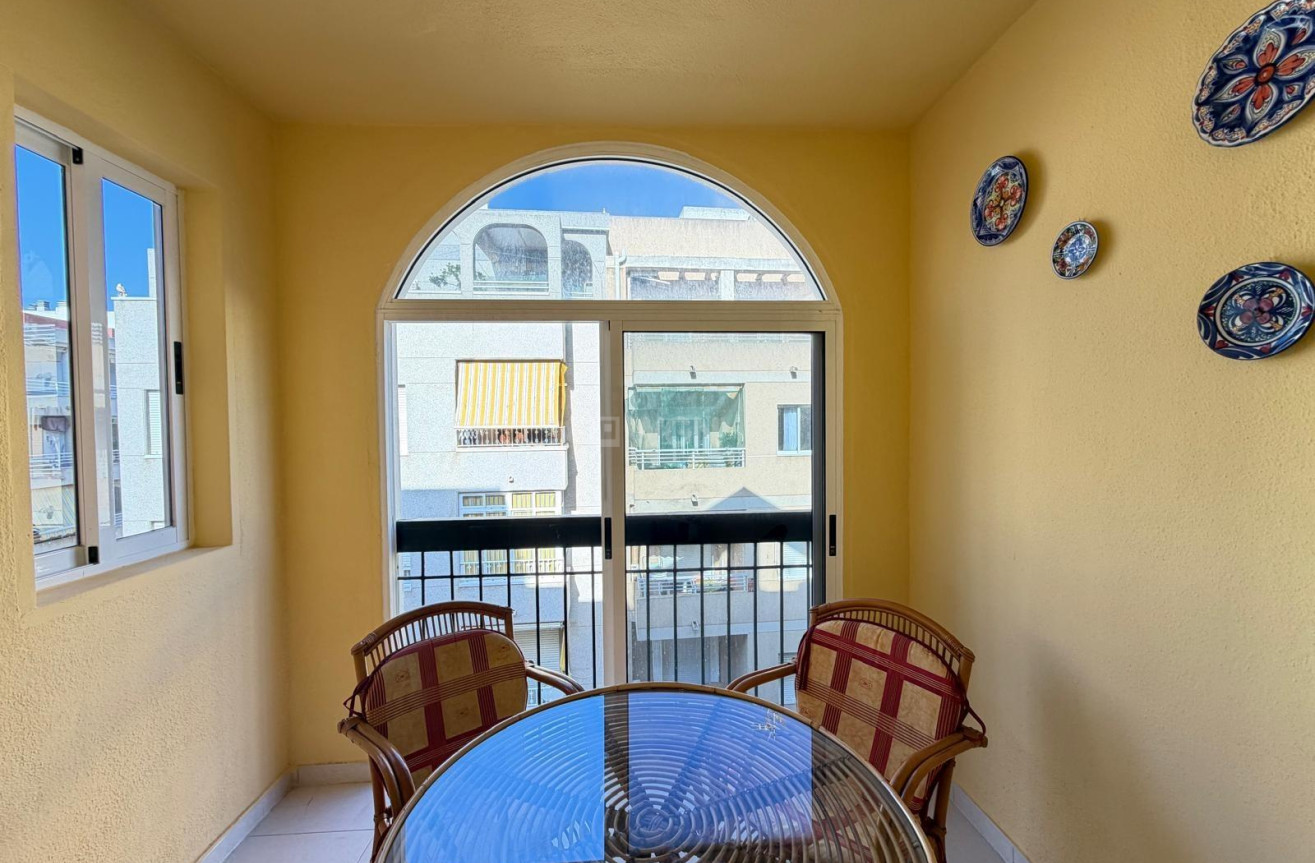 Odsprzedaż - Mieszkanie w bloku - Torrevieja - Playa del Cura