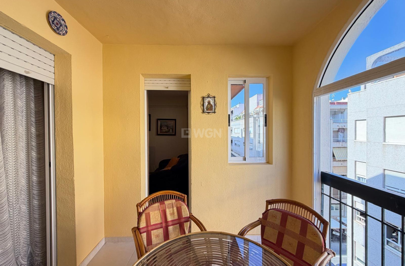 Odsprzedaż - Mieszkanie w bloku - Torrevieja - Playa del Cura