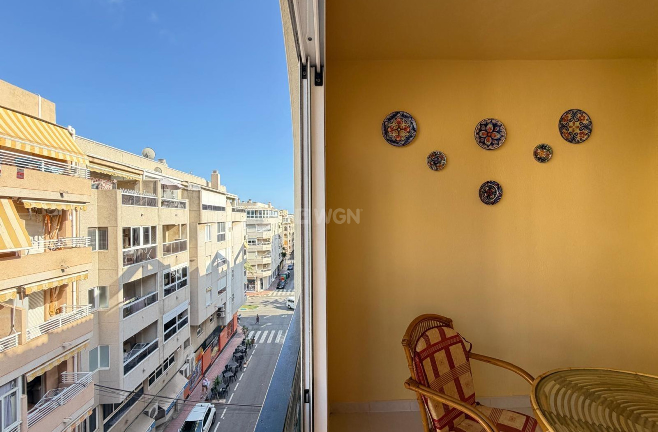 Odsprzedaż - Mieszkanie w bloku - Torrevieja - Playa del Cura