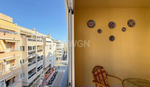 Odsprzedaż - Mieszkanie w bloku - Torrevieja - Playa del Cura