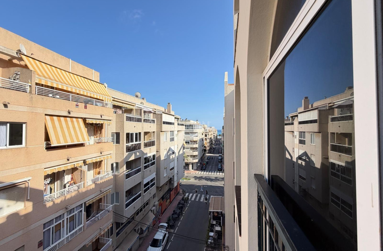 Odsprzedaż - Mieszkanie w bloku - Torrevieja - Playa del Cura