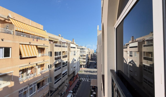 Odsprzedaż - Mieszkanie w bloku - Torrevieja - Playa del Cura