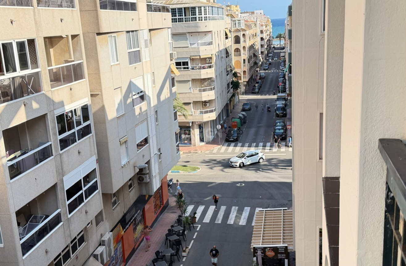 Odsprzedaż - Mieszkanie w bloku - Torrevieja - Playa del Cura