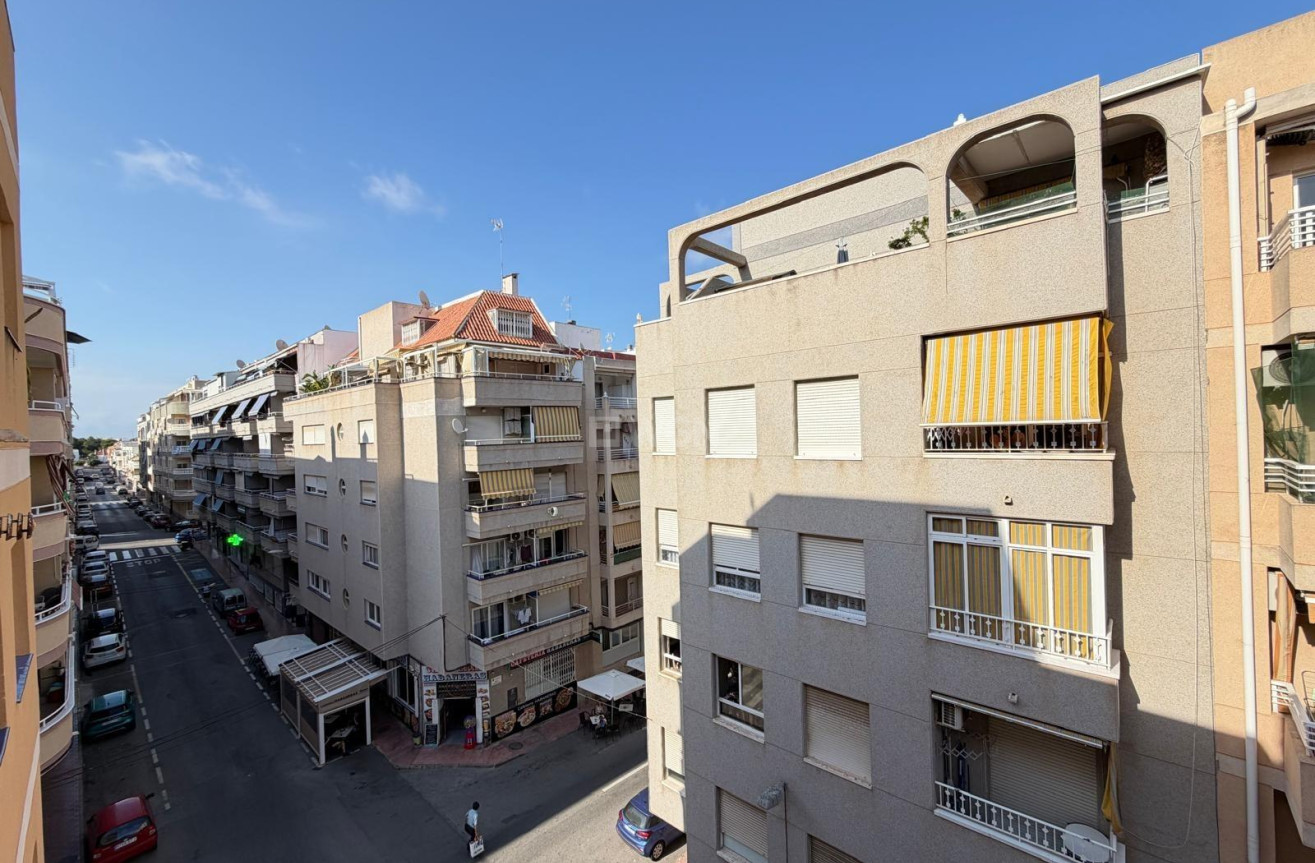 Odsprzedaż - Mieszkanie w bloku - Torrevieja - Playa del Cura