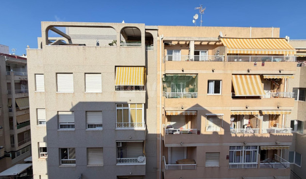 Odsprzedaż - Mieszkanie w bloku - Torrevieja - Playa del Cura