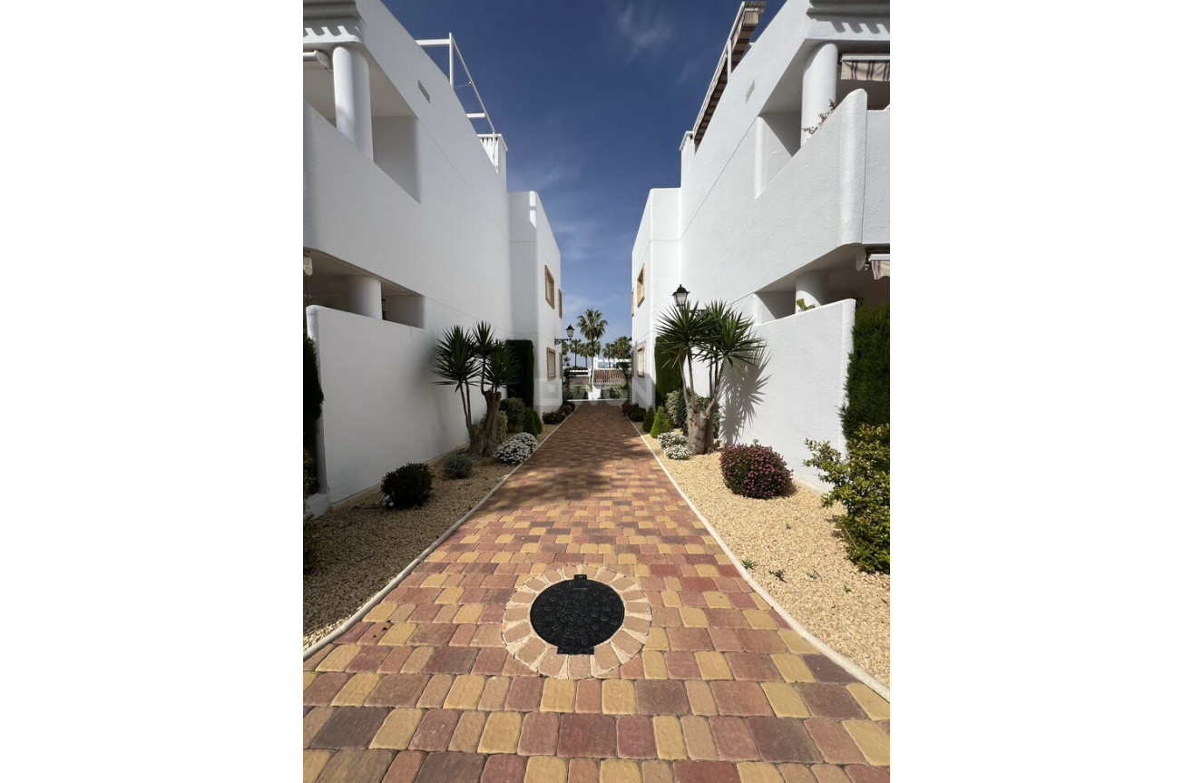 Odsprzedaż - Mieszkanie w bloku - Orihuela Costa - Villamartín
