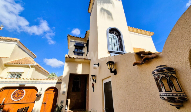 Odsprzedaż - Villa - Villamartin - Costa Blanca