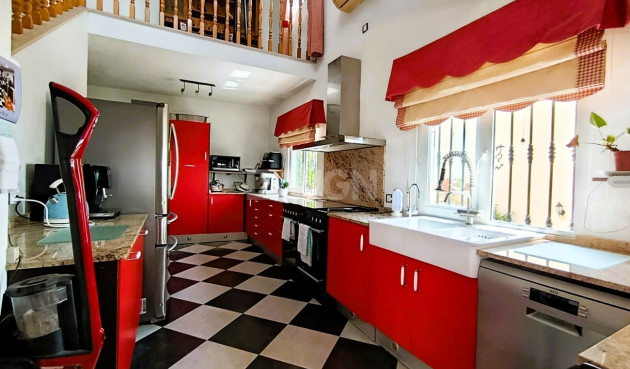 Odsprzedaż - Villa - Las Ramblas Golf - Inland