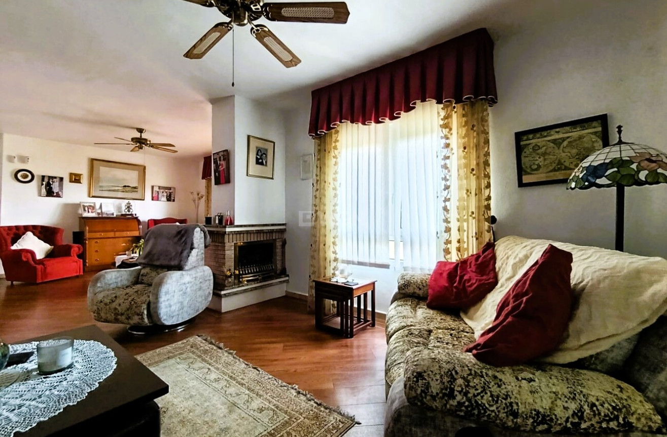 Odsprzedaż - Villa - Las Ramblas Golf - Inland