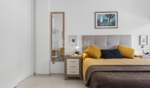 Odsprzedaż - Mieszkanie w bloku - Torrevieja - Costa Blanca