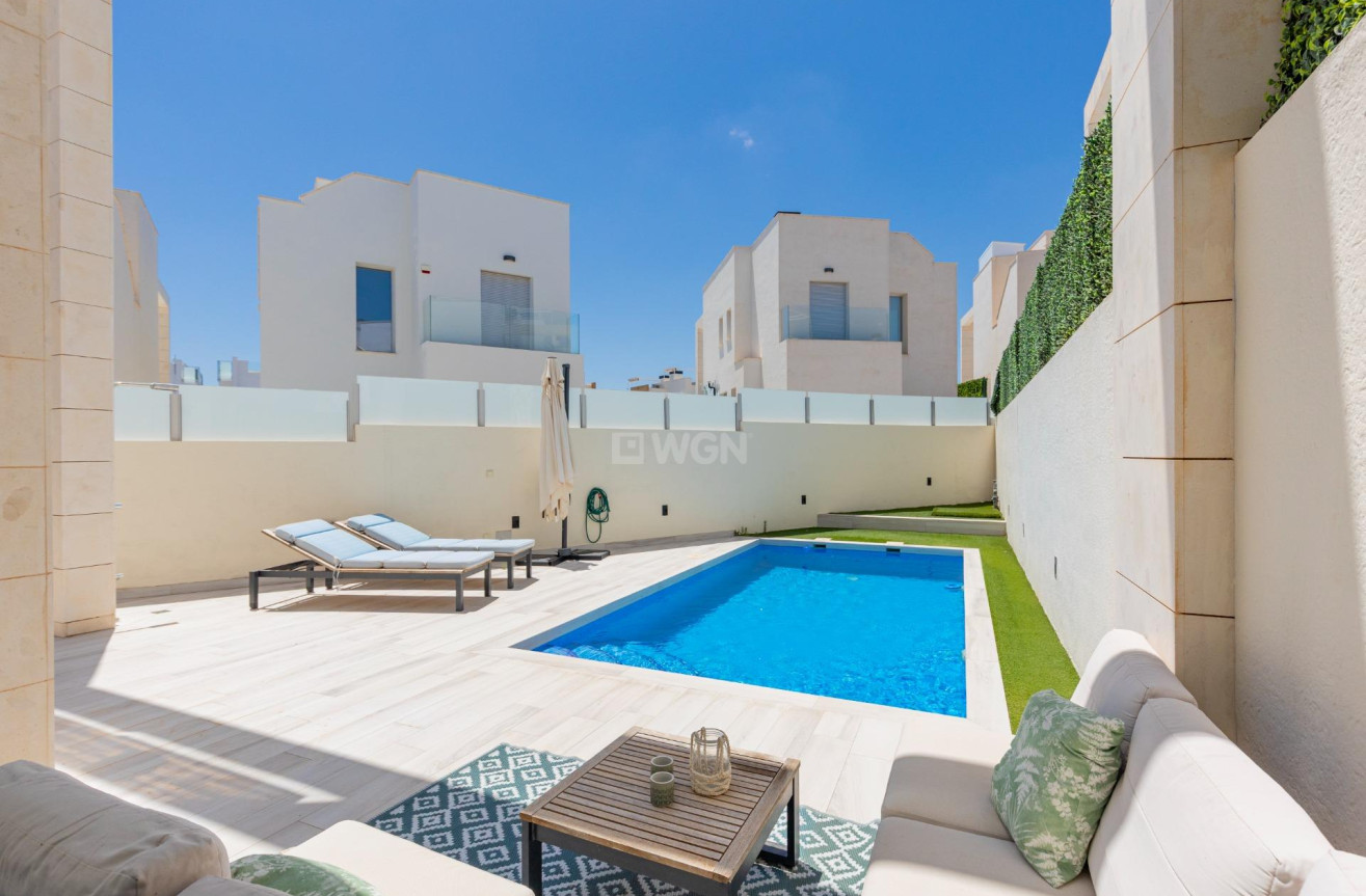 Odsprzedaż - Villa - Orihuela Costa - Lomas de Cabo Roig