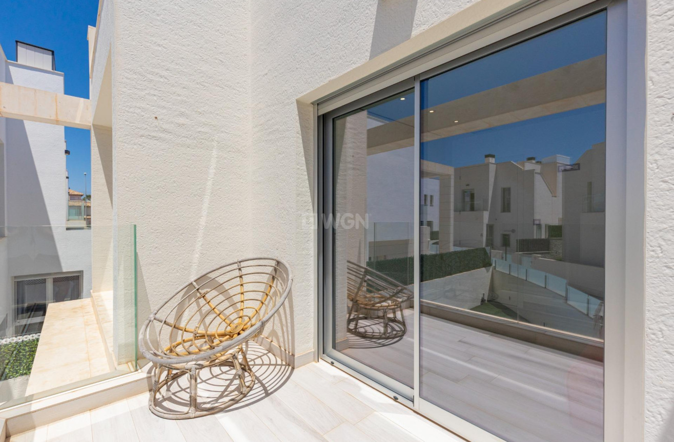 Odsprzedaż - Villa - Orihuela Costa - Lomas de Cabo Roig