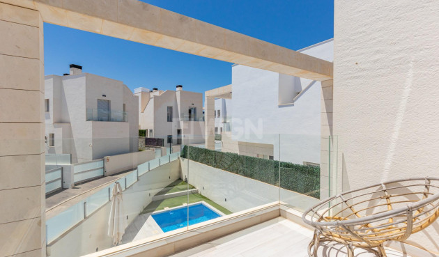 Odsprzedaż - Villa - Orihuela Costa - Lomas de Cabo Roig