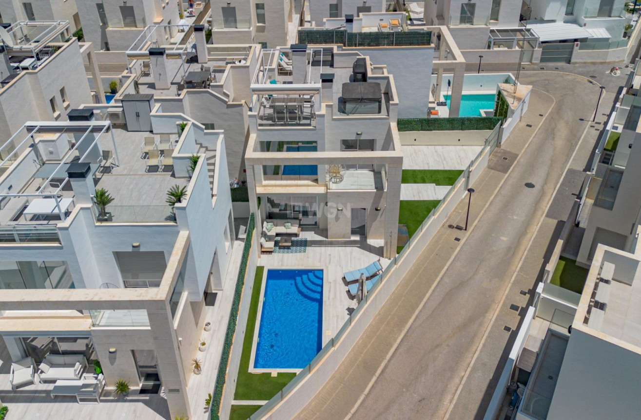 Odsprzedaż - Villa - Orihuela Costa - Lomas de Cabo Roig