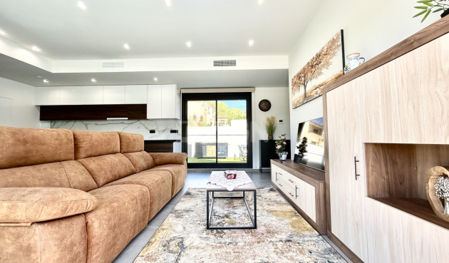 Odsprzedaż - Villa - Villamartin - Costa Blanca
