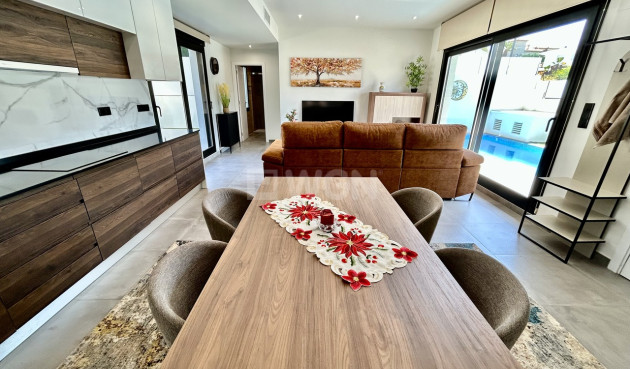 Odsprzedaż - Villa - Villamartin - Costa Blanca