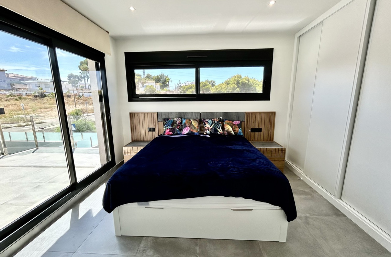 Odsprzedaż - Villa - Villamartin - Costa Blanca