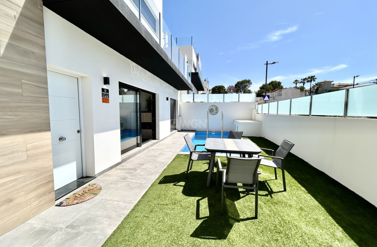 Odsprzedaż - Villa - Villamartin - Costa Blanca