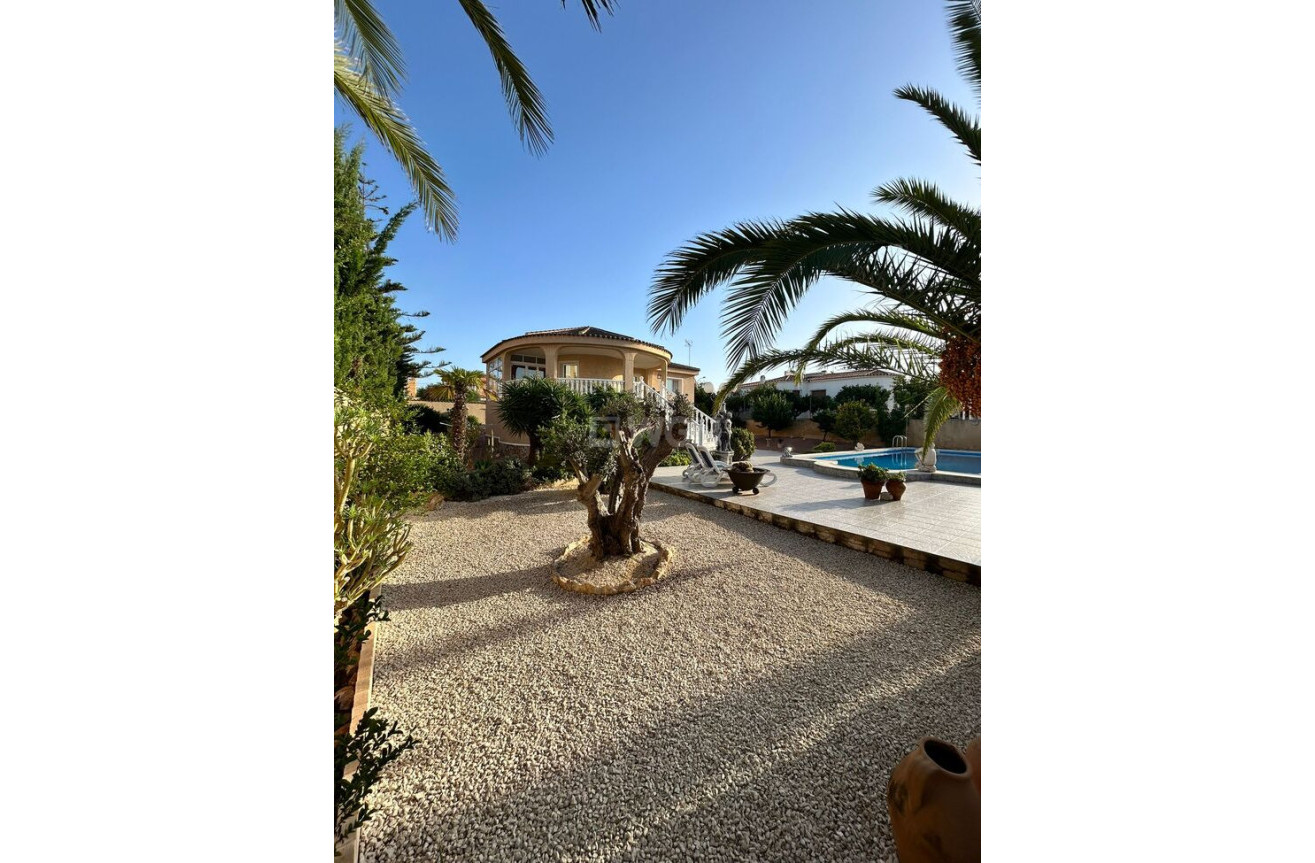 Odsprzedaż - Villa - Torrevieja - aguas nuevas