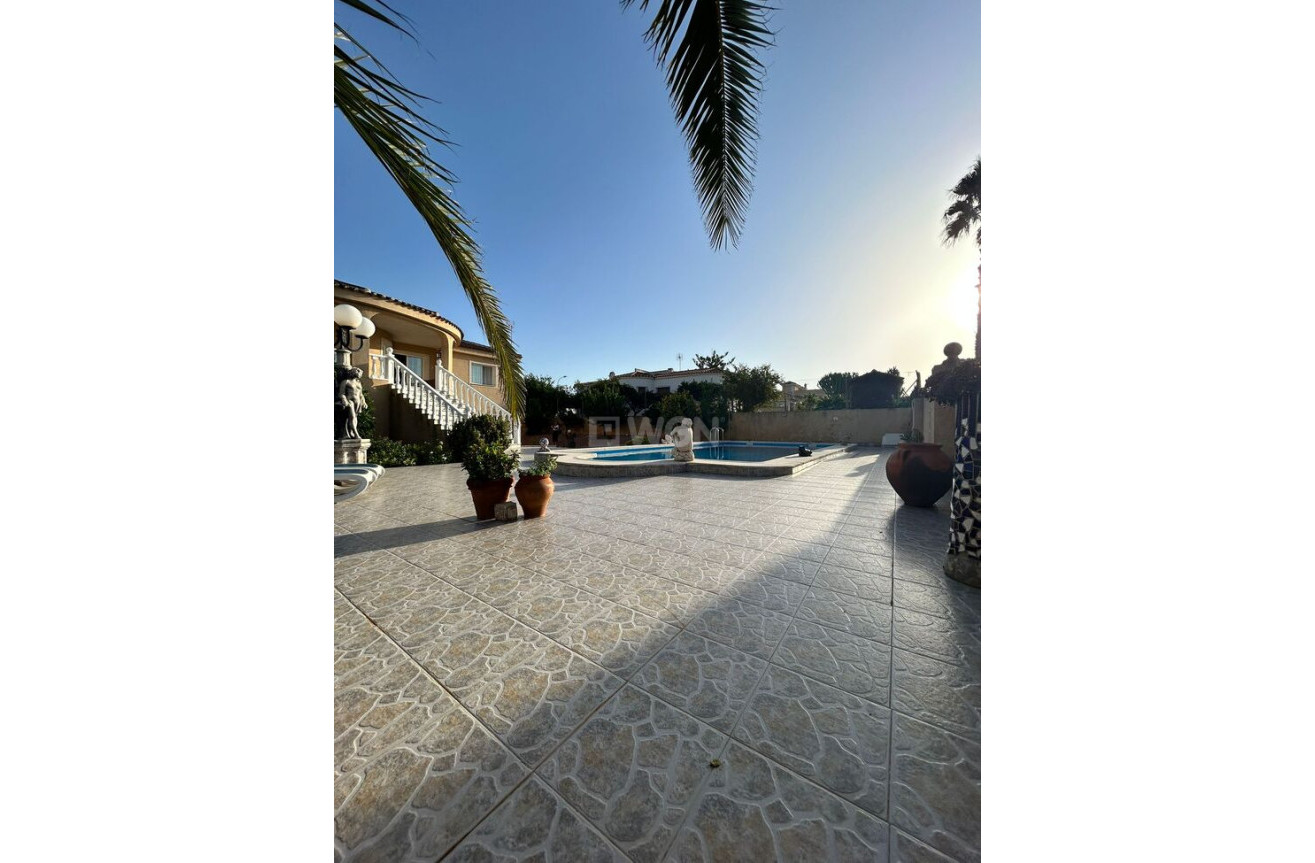 Odsprzedaż - Villa - Torrevieja - aguas nuevas